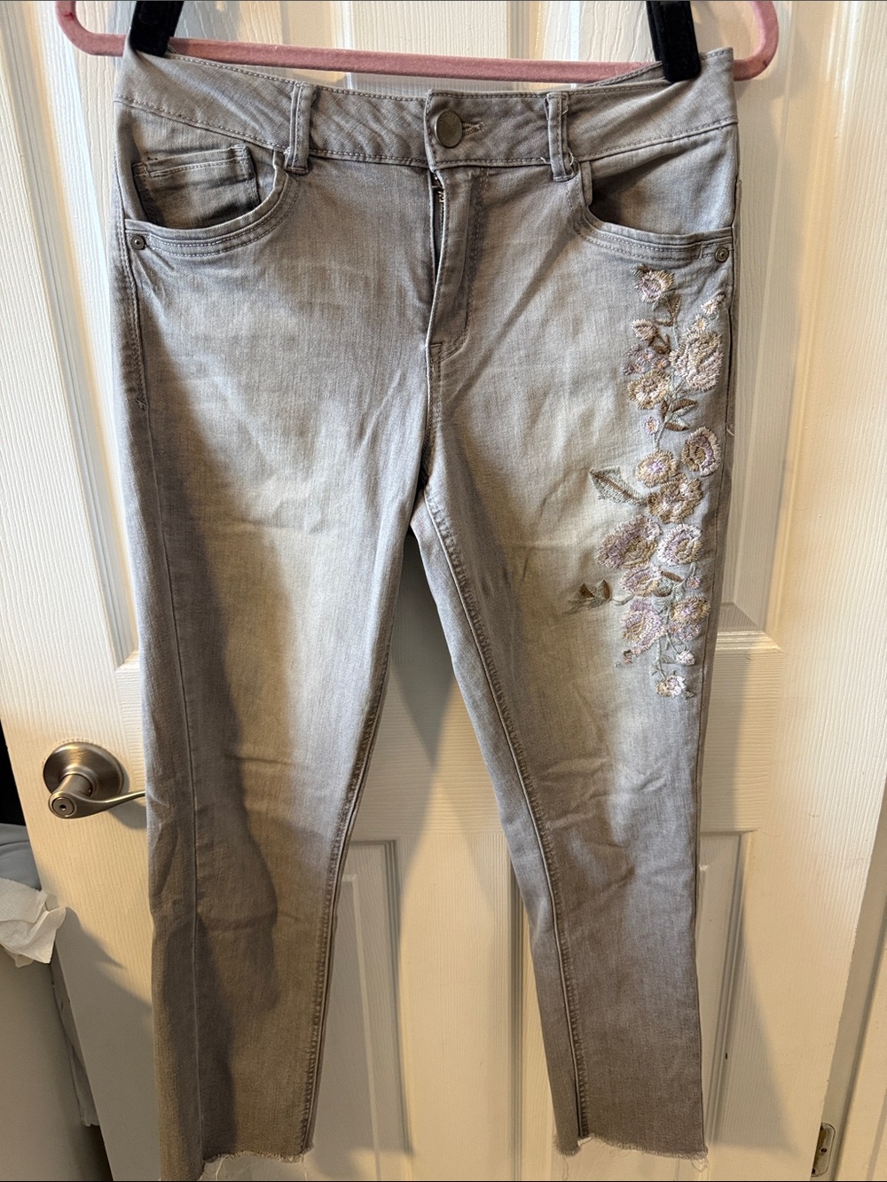 Democracy Light Gray Skinny Jeans with Floral Embroidery